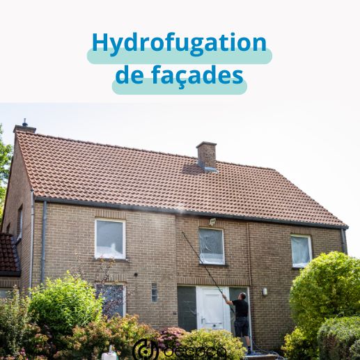 Technicien en train d'appliquer un produit hydrofuge sur une façade